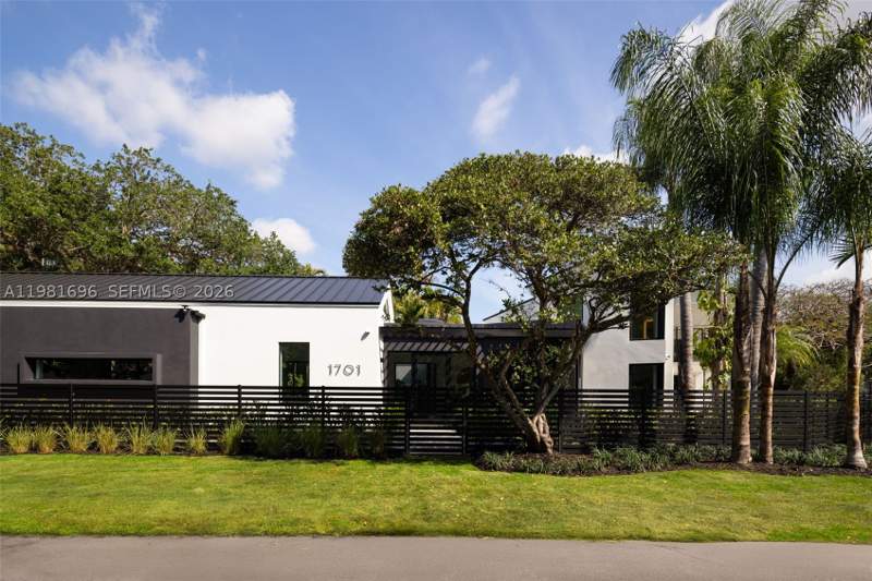 6 bedroom SingleFamilyResidence at 1701 Micanopy Ave, E M Pattisons, Coconut Grove — photo 3