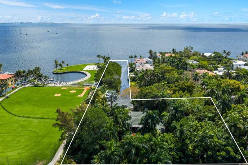 5 bedroom SingleFamilyResidence at 3373 Poinciana Ave, Four Way Lodge, Miami — photo 1