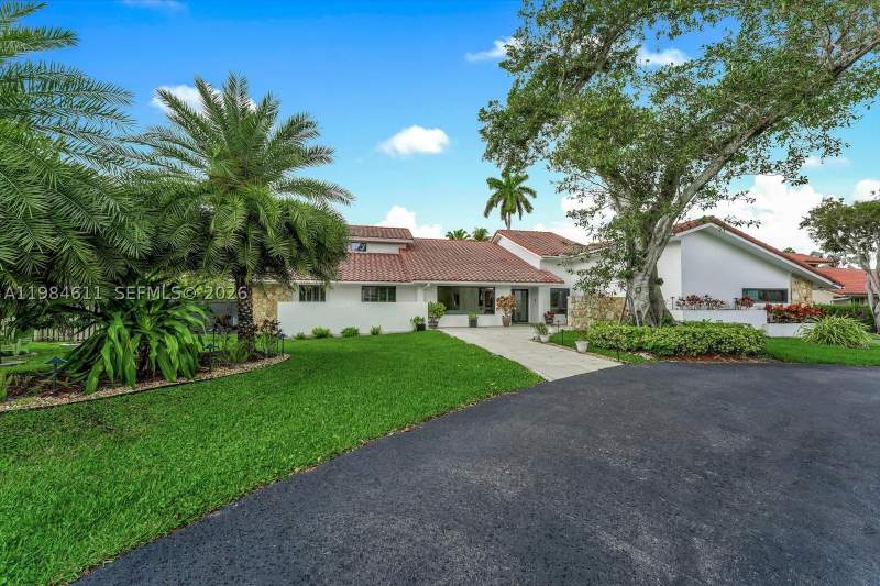 6 bedroom SingleFamilyResidence at 10126 SW 93rd Pl, Galloway Glen, Miami — photo 2