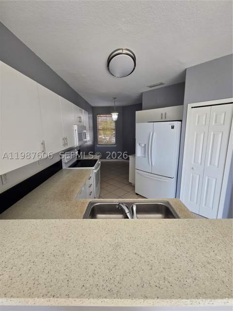 5630 NW 107th Ave 1605, Doral FL - photo 7 of 19