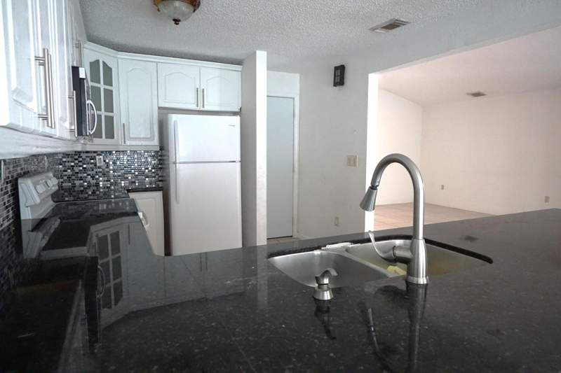 4 bedroom SingleFamilyResidence at 18011 SW 139th Court, Mimi Sub, Miami — photo 5