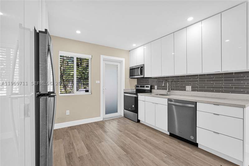 4 bedroom SingleFamilyResidence at 11919 NE 8th av, Griffings Biscayne Pk Est, Biscayne Park — photo 5