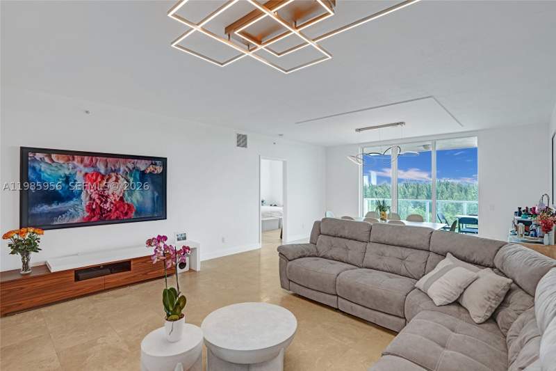 2 bedroom Condominium at 14951 Royal Oaks Ln 803, The Oaks I Condo, North Miami — photo 3