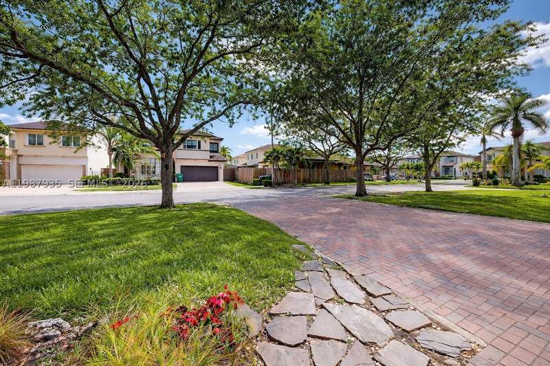 4 bedroom SingleFamilyResidence at 16479 SW 50th Ter, Laroc Estates, Miami — photo 4