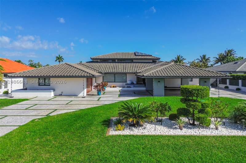 5 bedroom SingleFamilyResidence at 13801 SW 34th St, J G Heads Farms, Miami — photo 2