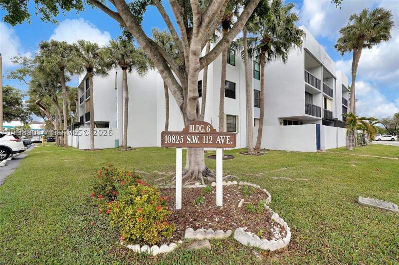 1 bedroom Condominium at 10825 SW 112 Av 6-215, Gardens Of Kendall South, Miami — photo 2