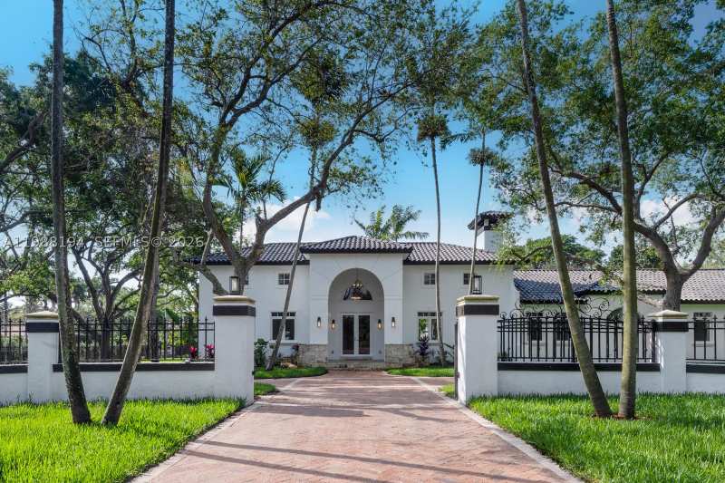 6 bedroom SingleFamilyResidence at 6200 SW 130th Ter, Bay Ridge Ests, Pinecrest — photo 1