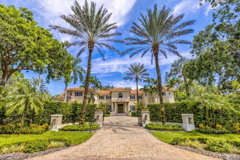 9 bedroom SingleFamilyResidence at 5250 Snapper Creek Rd, Snapper Creek Lakes Sub, Coral Gables — photo 2