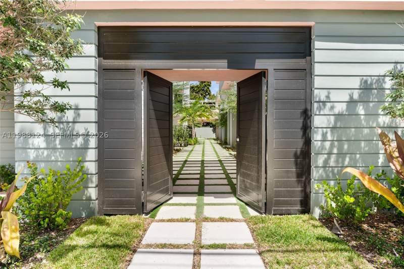 3 bedroom Townhouse at 721 SW 11th Street E, Brickell Eight, Miami — photo 2