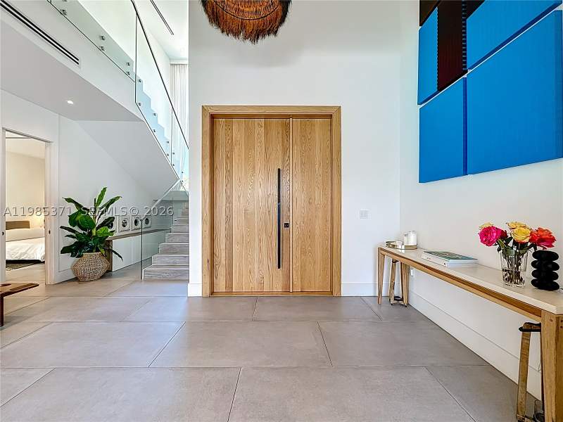 5 bedroom SingleFamilyResidence at 561 Warren Ln, Tropical Isle Homes Sub, Key Biscayne — photo 2