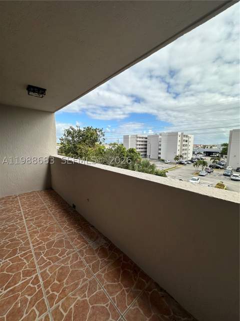 6091 W 22nd Ct 408, Hialeah FL - photo 6 of 11