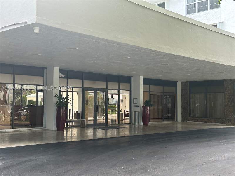 2 bedroom Condominium at 10000 W Bay Harbor Dr Ph4, 10000 Plaza Condo-North T, Bay Harbor Islands — photo 3