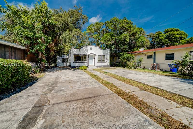 3 bedroom SingleFamilyResidence at 829 NW 56th St, Pine Highlands, Miami — photo 2