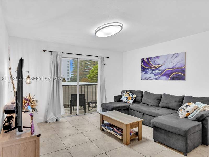 2 bedroom Condominium at 1236 Alton Rd 304, Alton Star Condo, Miami Beach — photo 3
