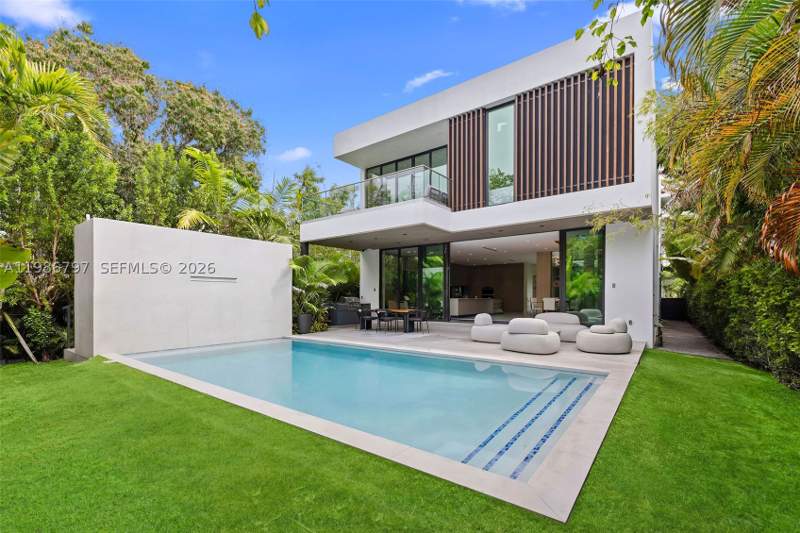 5 bedroom SingleFamilyResidence at 4534 Sheridan Ave, Surprise Lake, Miami Beach — photo 2