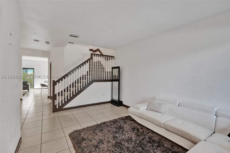 4 bedroom Townhouse at 408 NE 212th Ter, Via Venture Neighborhood, Miami — photo 2