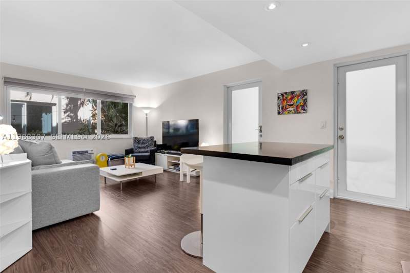 1 bedroom Condominium at 1117 Meridian Ave 5-1117, Park Square Condo, Miami Beach — photo 2