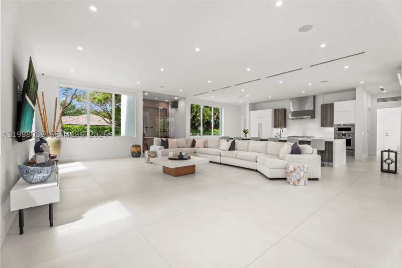 6 bedroom SingleFamilyResidence at 6285 Old Cutler Rd, Bay Ridge Ests, Pinecrest — photo 4