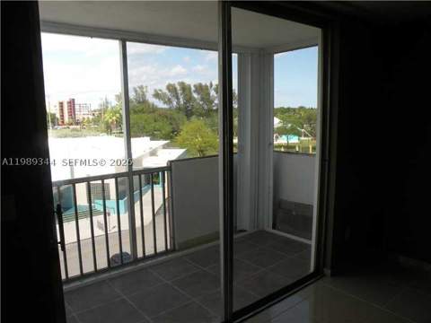 16410 Miami Dr 504, North Miami Beach FL - photo 9 of 26