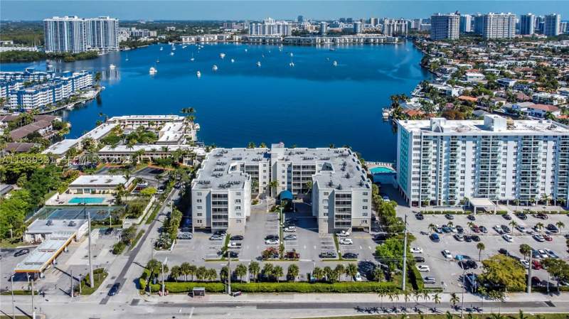 2 bedroom Condominium at 2821 N Miami Beach Blvd 2K, Carlton Bay Condo, North Miami Beach — photo 2