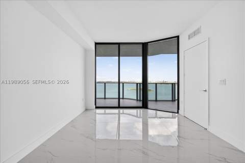 700 NE 24 2606, Miami FL - photo 16 of 73
