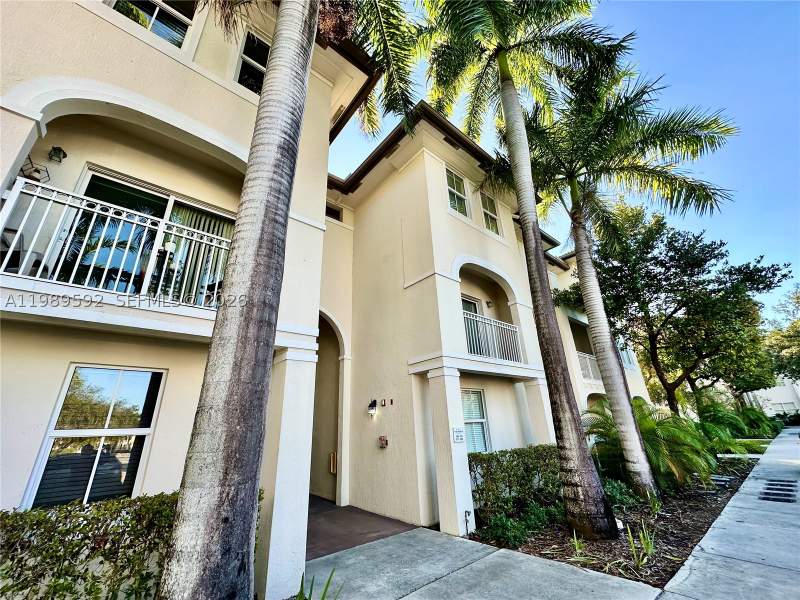 3 bedroom Condominium at 11403 NW 89th St 219, St Mortiz At Doral, Doral — photo 2