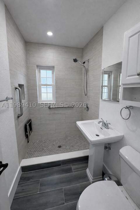 2450 NW 157th St Rd, Miami Gardens FL - photo 9 of 24