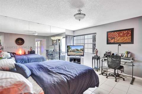 337 Ives Dairy Rd 12, Miami FL - photo 16 of 43