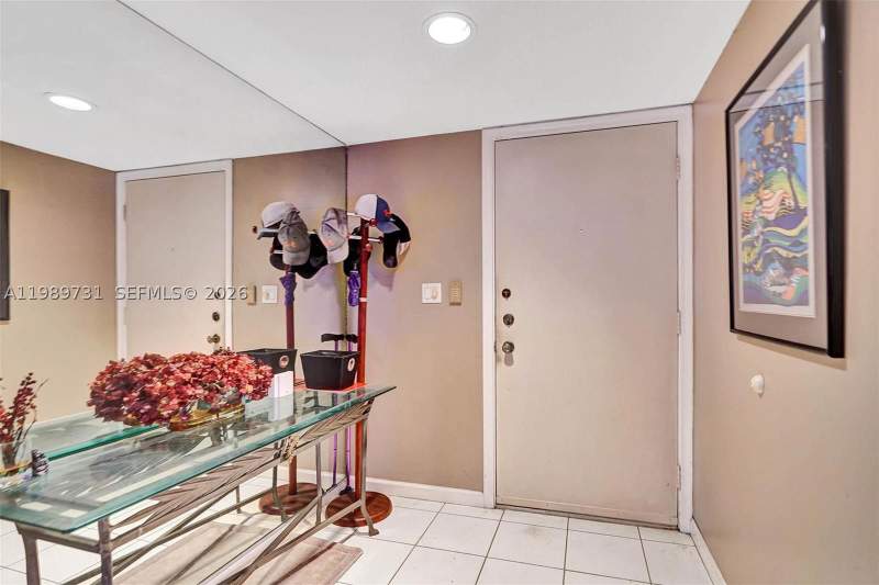 2 bedroom Condominium at 337 Ives Dairy Rd 12, Condo B At Mediterranea P, Miami — photo 3