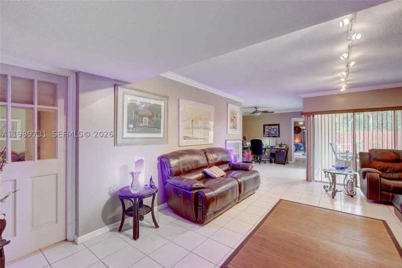 2 bedroom Condominium at 337 Ives Dairy Rd 12, Condo B At Mediterranea P, Miami — photo 4