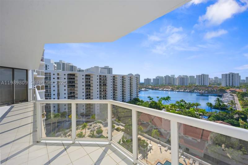 2 bedroom Condominium at 3598 Yacht Club Dr 1204, Harbor Tws At The Waterwa, Aventura — photo 4