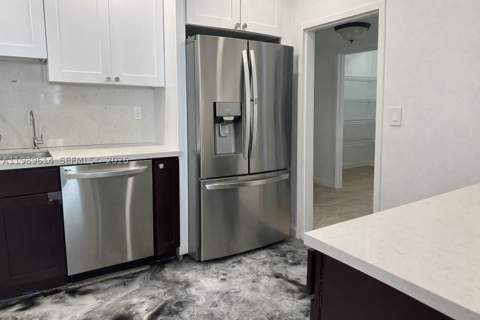 9341 E Bay Harbor Dr 6C, Bay Harbor Islands FL - photo 13 of 26