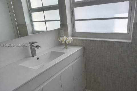 9341 E Bay Harbor Dr 6C, Bay Harbor Islands FL - photo 23 of 26