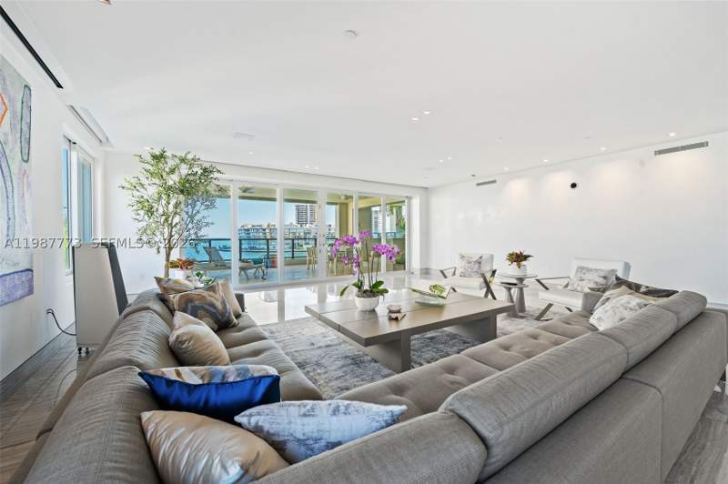 4 bedroom Condominium at 3535 Hiawatha Ave 502, Residences At Vizcaya Con, Miami — photo 2