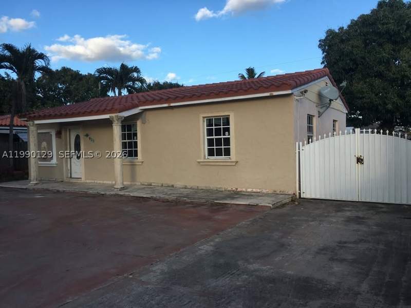 4 bedroom SingleFamilyResidence at 625 E 8th Ct, Sun-Tan Vill Sec 5, Hialeah — photo 2