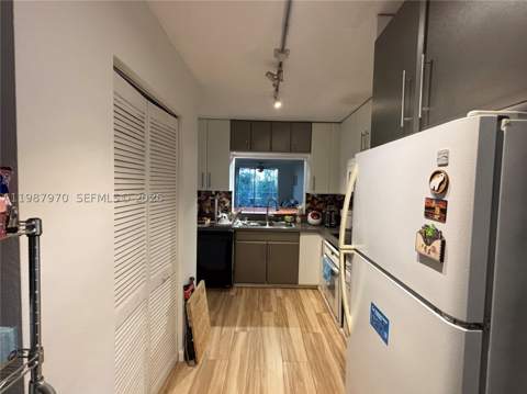 3660 NE 166th St 415, North Miami Beach FL - photo 10 of 32