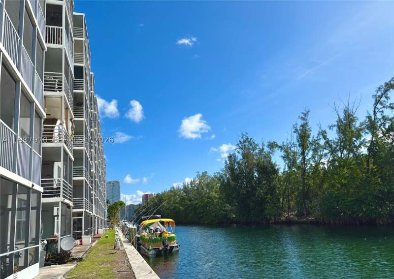 2 bedroom Condominium at 3660 NE 166th St 415, Eastern Shores White Hous, North Miami Beach — photo 3
