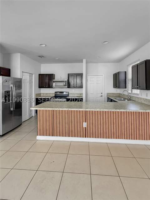 709 SE 35th Ave, Homestead FL - photo 6 of 15