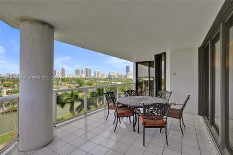 3598 Yacht Club Dr 702, Aventura FL - photo 10 of 51