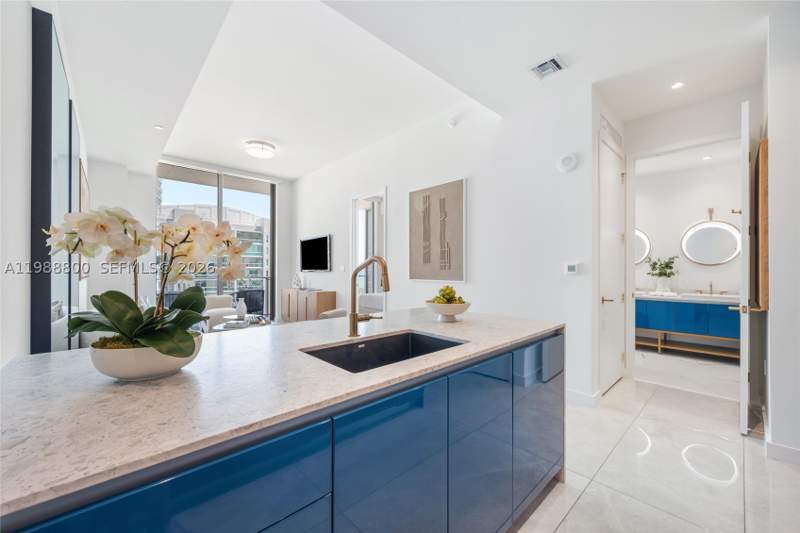 1 bedroom Condominium at 2655 S Bayshore Dr 1608, 2655 South Bayshore Drive, Miami — photo 4
