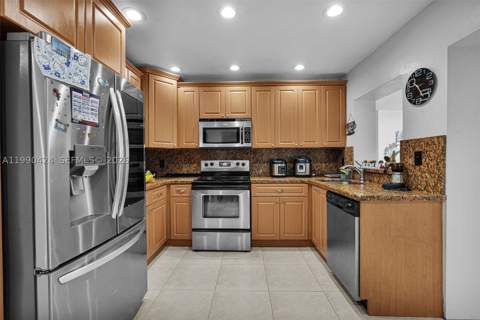 760 E 55th St, Hialeah FL - photo 10 of 44