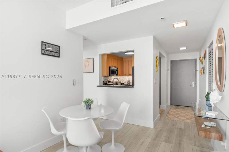 1 bedroom Condominium at 225 Collins Ave 5J, Ocean Place Condo, Miami Beach — photo 4
