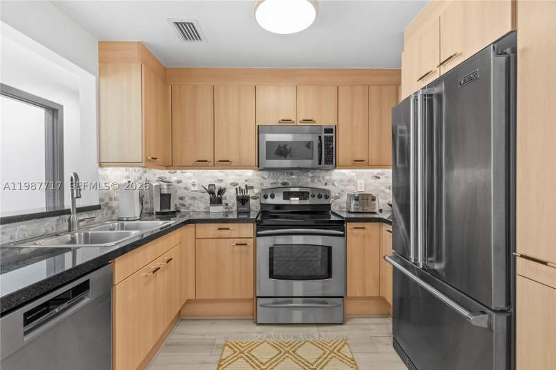 1 bedroom Condominium at 225 Collins Ave 5J, Ocean Place Condo, Miami Beach — photo 5