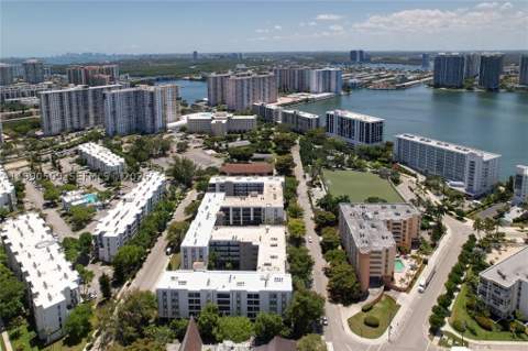 201 178th Dr 423, Sunny Isles Beach FL - photo 22 of 30
