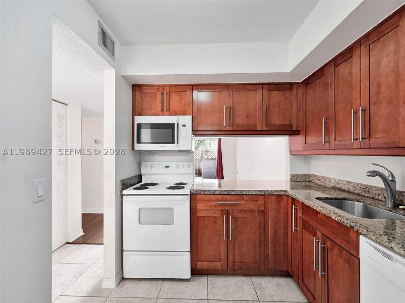 2 bedroom Condominium at 4600 SW 67th Ave 155, Sunwood Condo, Miami — photo 3