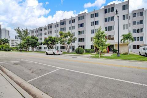 250 180th Dr 456, Sunny Isles Beach FL - photo 16 of 18