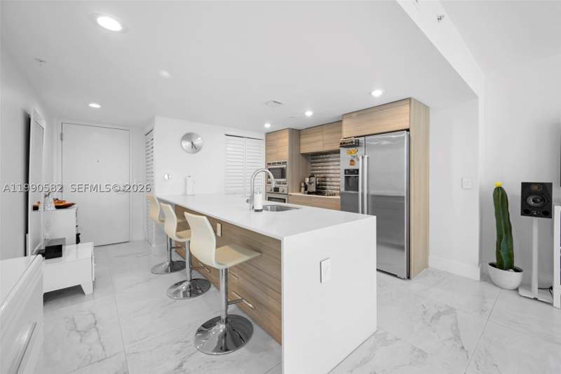 2 bedroom Condominium at 6610 Indian Creek Dr 406, Amd Pl Of 2nd Ocean Front, Miami Beach — photo 4