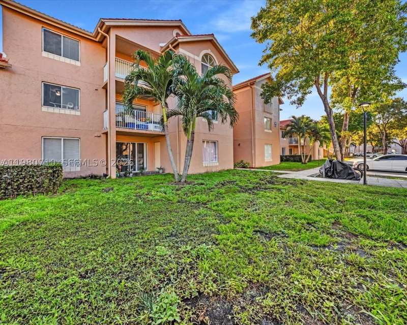 2 bedroom Condominium at 15770 SW 106th Ter 303, Royal Palm Place, Miami — photo 1
