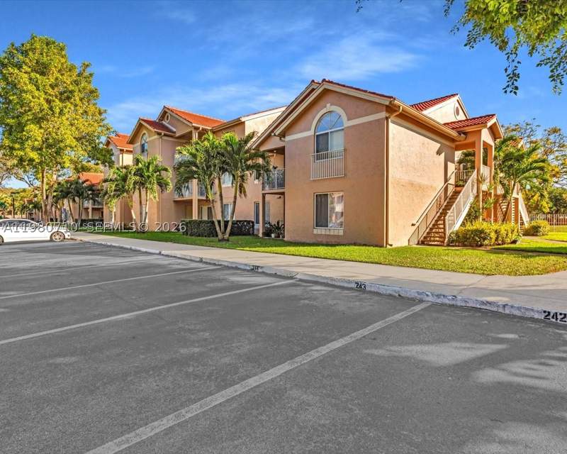 2 bedroom Condominium at 15770 SW 106th Ter 303, Royal Palm Place, Miami — photo 3