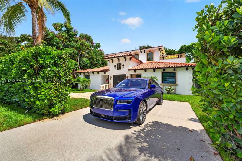 4 bedroom SingleFamilyResidence at 941 NE 119th St, Griffings Biscayne Pk Est, Biscayne Park — photo 3